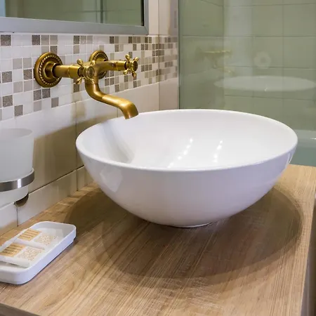 Fronte Ospedale * אודינה